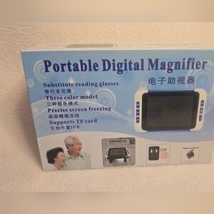 Portable Digital Magnifier - Black and White